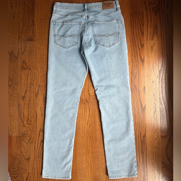 DENIZEN from Levi's Men's 216 Slim Fit Light Wash Denim Jeans. Size 32x32 - Picture 4 of 8